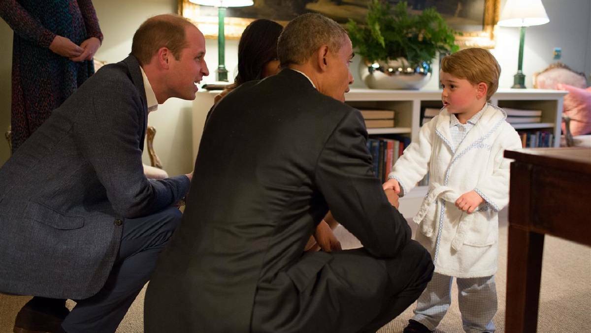 In this handout provided by The White House, President Barack Obama, Prince William, Duke of Cambridge and First Lady Michelle Obama talks with Prince George at Kensington Palace. Photo: Pete Souza/The White House via Getty Images
