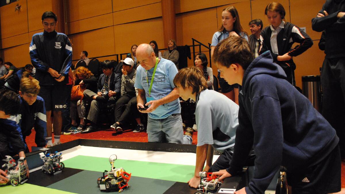 Robots in motion: Daniel Elliot and Hayne Newell.