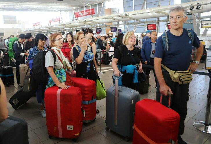 Airline passengers are seen at Sydney Domestic Airport during a technical delay, Monday, 25 September 2017. Virgin Australia, Qantas and Jetstar have confirmed the problem is affecting flights. Hundreds of passengers have been affected after the "technical issue" occurred about 5am on Monday. (AAP Image/Daniel Munoz) NO ARCHIVING