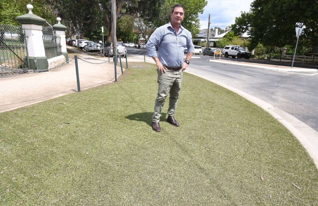 lay-artificial-turf-in-your-garden-to-save-water-says-councillor