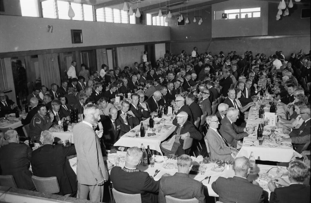 Excellent attendance: Dr Harry Hodgson gives a hearty welcome to those attending the Anzac Day Reunion Dinner, 1971.