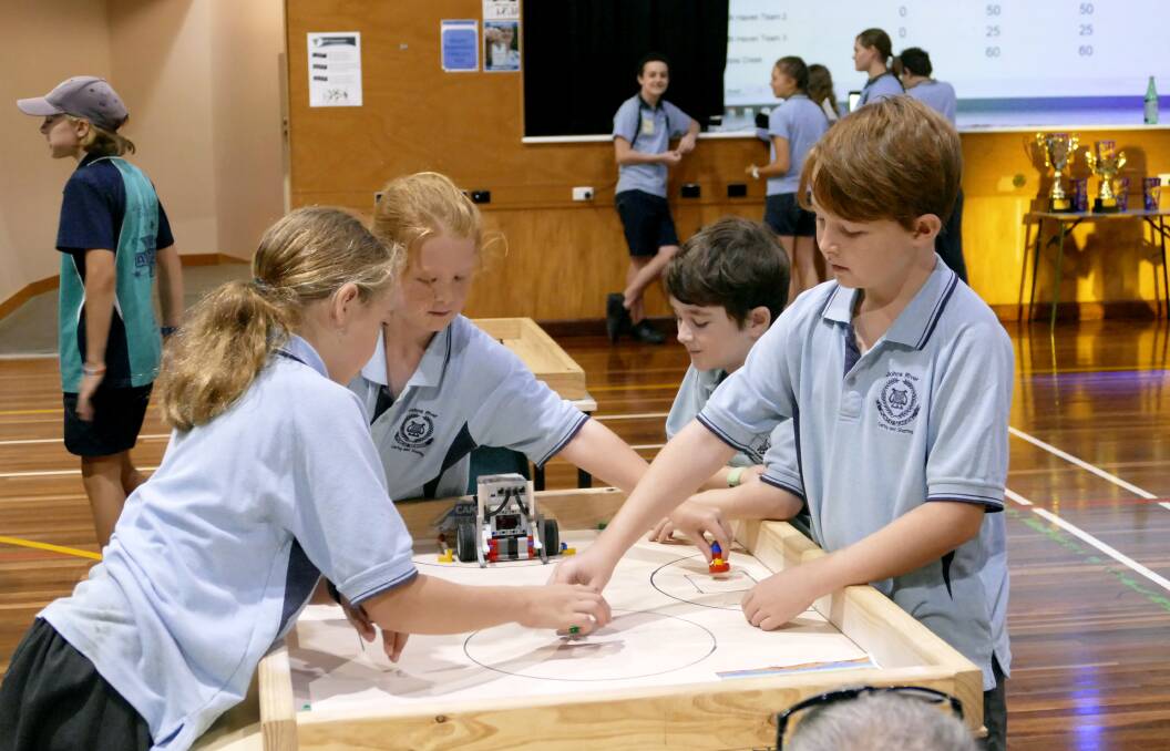 Battle of machines for primary school competition