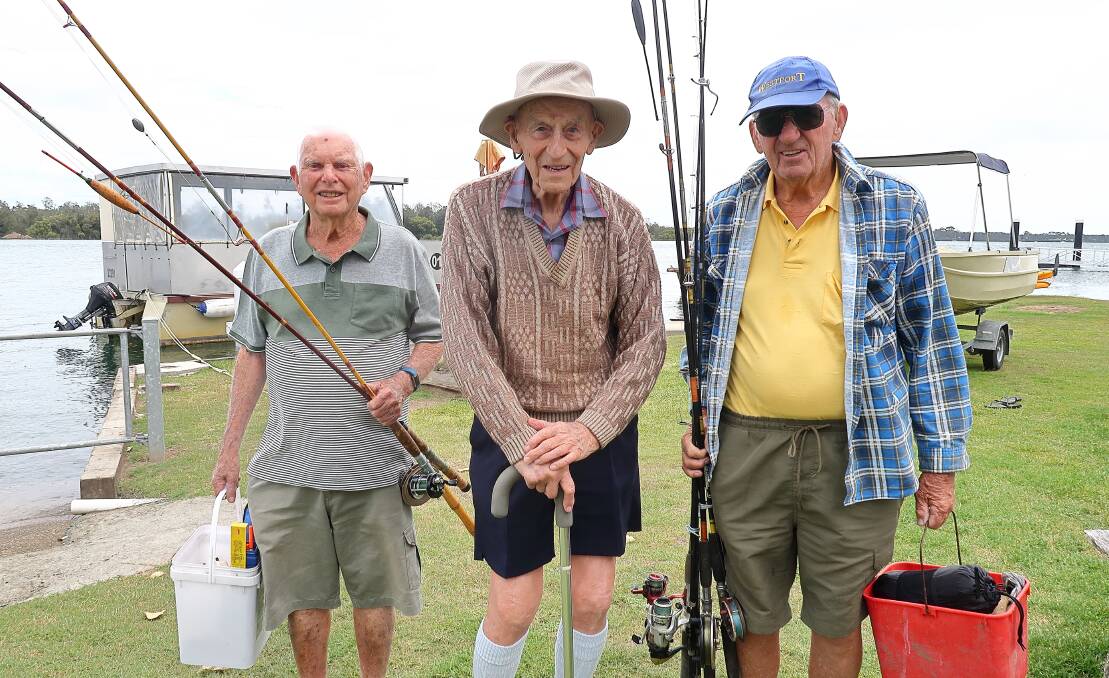 Good blokes: Ron Walesby with Bob Guthrie and Brian Langley ready for a fish.