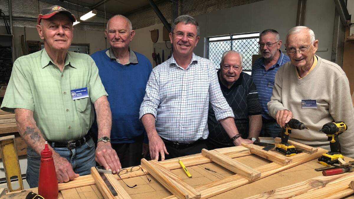 Dr David Gillespie MP with members of the Wauchope Men's Shed.
