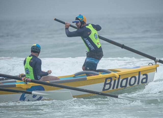 SURF BOAT CREW: Surf boat coach Ben Gill acting as sweep for Bilgola. Photo: Supplied.