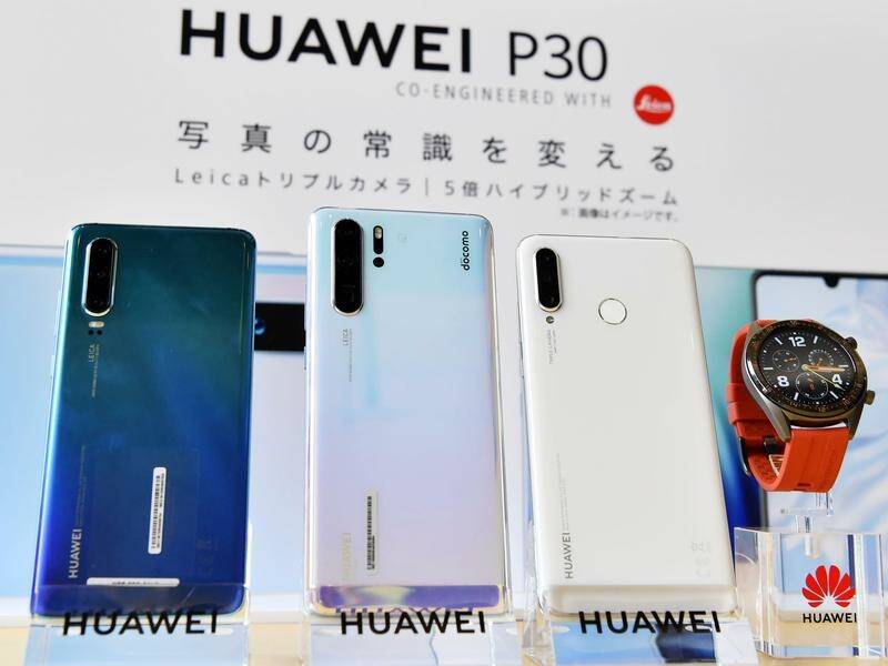 Japanese and UK mobile carriers are delaying the sale of new smartphones from Huawei.